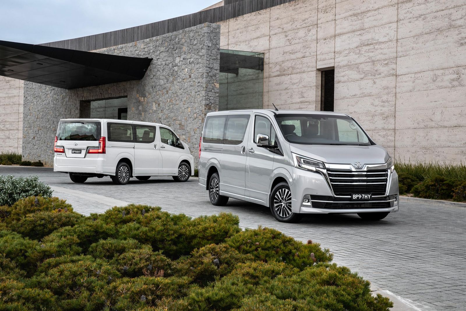 Price and specifications Toyota Granvia 2023