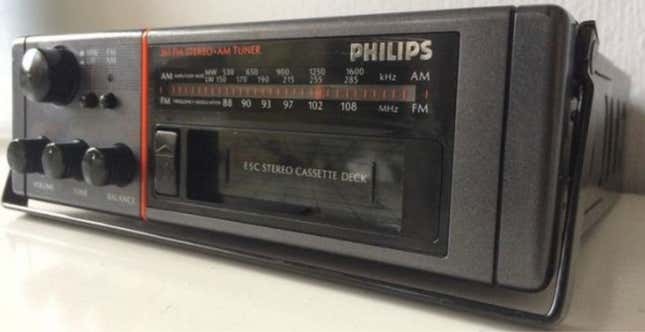 Image for article titled Renault 5 E-Tech's Denim Interior Is A Throwback To The 1980s R5 Blue Jeans Edition