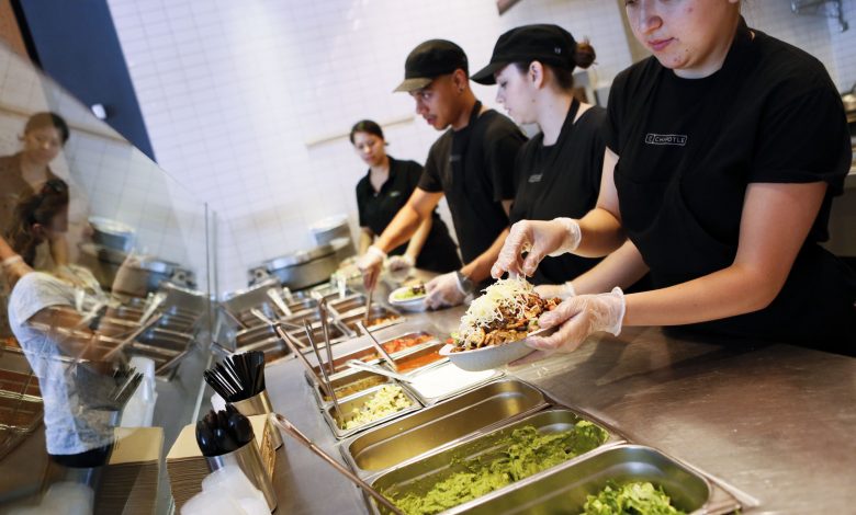 Higher restaurant wages whack profits—some warn more pain is still ahead