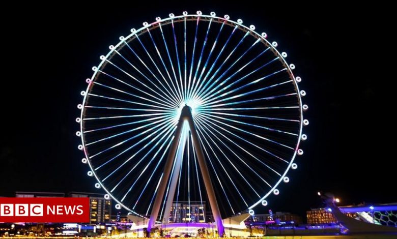 Record-breaking ferris wheel opens in Dubai