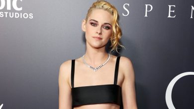 Kristen Stewart Has an Ab-Baring Red Carpet Moment in Chanel