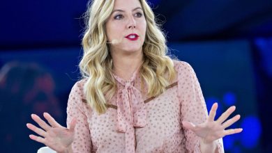 Spanx's Sara Blakely marks Blackstone deal by giving staff $10K, 1st class flights