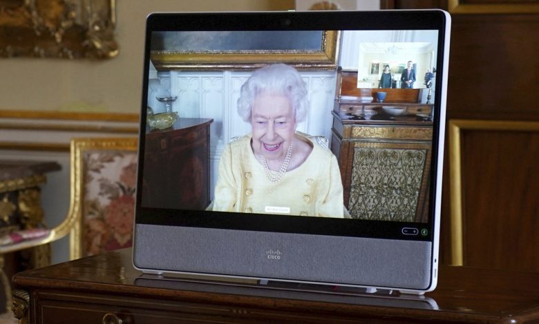 Queen Elizabeth II is advised to rest for at least 2 weeks : NPR