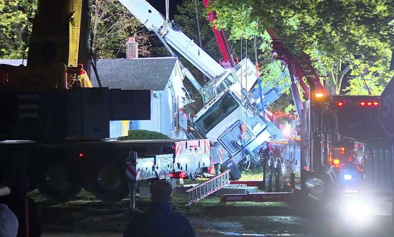 Crane falls on homes, power lines in Worcester