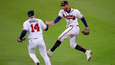 Eddie Rosario robs Jose Altuve with a remarkable catch, keeping Braves