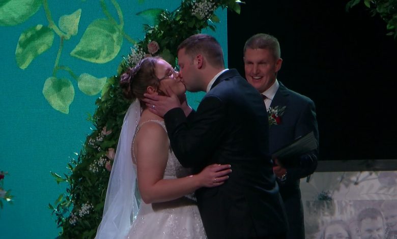 A Brain Tumor Took Her Wedding Memories, But The Community Stepped Up To Make New Ones – WCCO