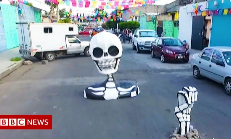 Day of the Dead parade returns to Mexico City after Covid