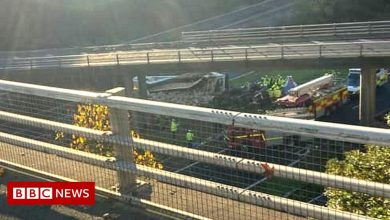 M90 slip road closed after lorry crashes through barrier