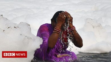 Toxic foam covers sacred Yamuna river in India