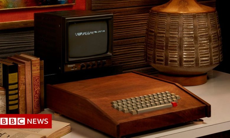 Apple's original computer fetches $400,000 at US auction