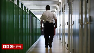 Prison officers 'voting with their feet' amid jobs surge
