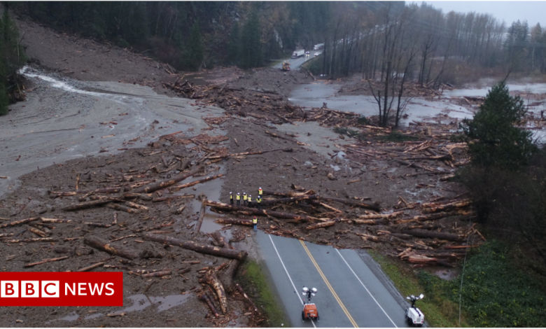 Deadly storm cuts transport links around Vancouver