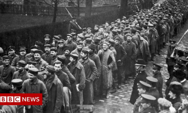 World War I: Germans dress up as women to avoid capture
