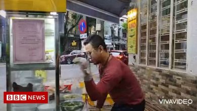 Vietnam: Police summon noodle seller for Salt Bae . parody