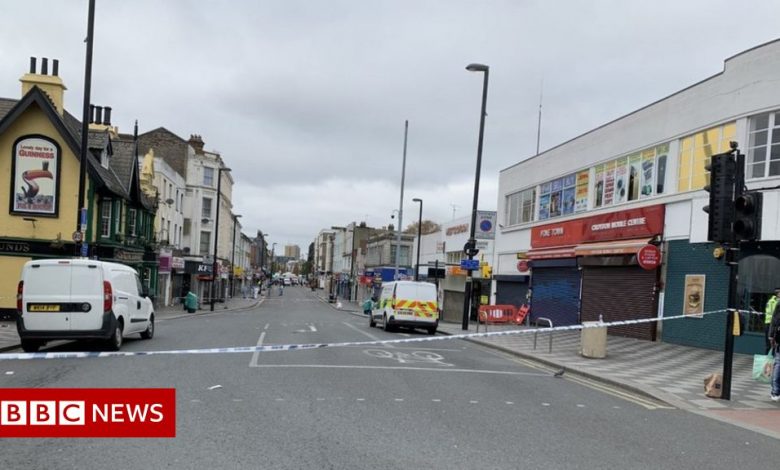 Croydon knife fight: Teenager dies after arriving at hospital