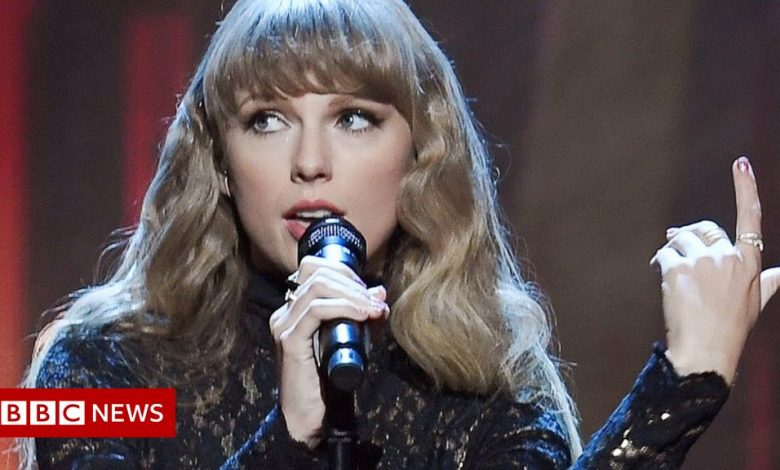 Taylor Swift hits number eight UK album with Red re-recorded