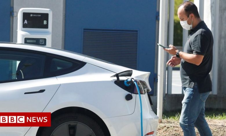 Tesla Driver Can't Start Car After Stopping