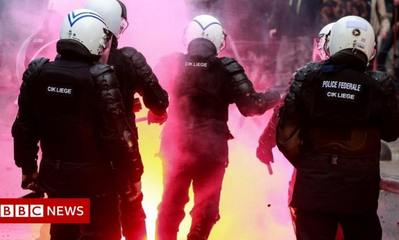 Covid: Austria returns to lockdown as protests stir Europe