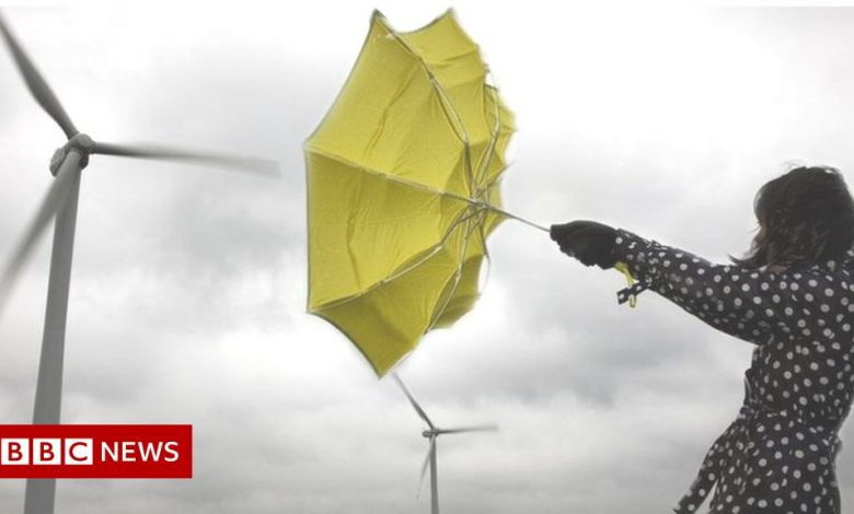 Storm Arwen: High winds threaten life in Wales - Met Office