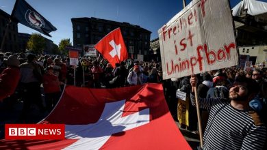 Covid: Swiss vote on ending restrictions while cases increase