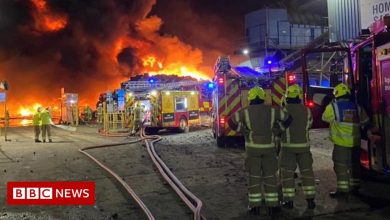Nottingham fire: 100 firefighters tackle Dunkirk . ​​scrapyard fire