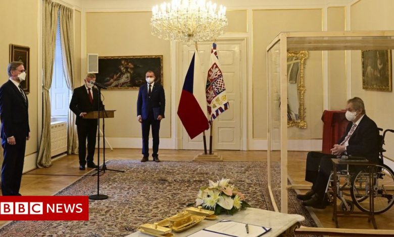 The President of the Czech Republic actively appoints a new Prime Minister from a glass box