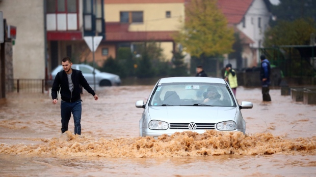 Bosnia floods: Heavy rain prompts evacuations, school closures