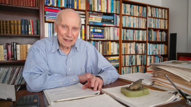 Man earns Ph.D., fulfills dream of being physicist -- at 89