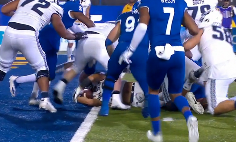 Elelyon Noa lays out into the end zone for a three-yard TD to give Utah State the lead against San Jose State, 21-14