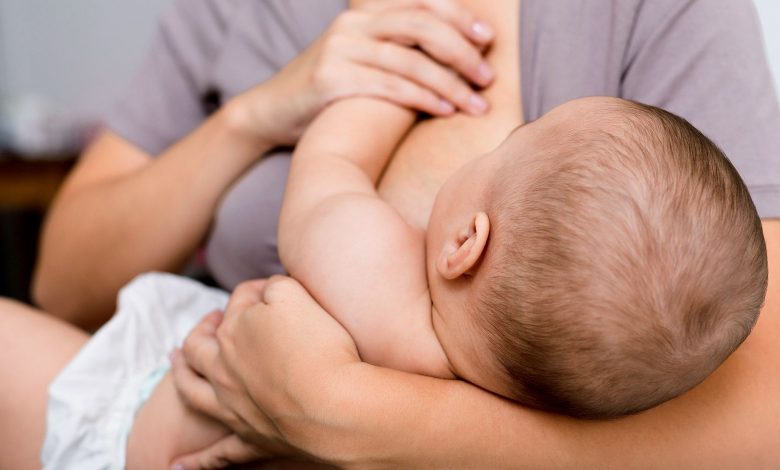 Breastfeeding by Moms Who've Had COVID May Help Protect Newborn