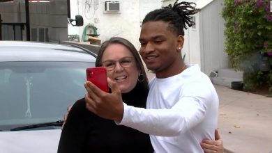 Young man accidentally invited to 'grandma'' Thanksgiving as a teenager celebrates 6 years of dinner together