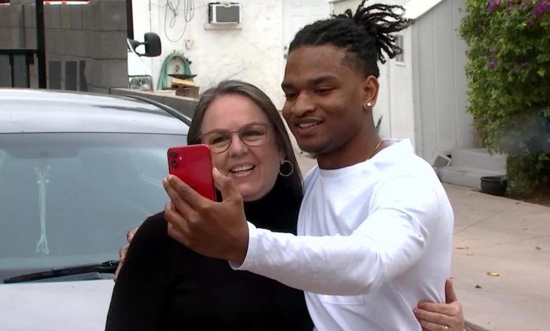 Young man accidentally invited to 'grandma'' Thanksgiving as a teenager celebrates 6 years of dinner together