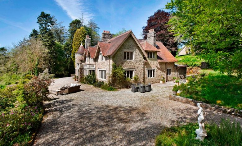 Whoever buys Prince Charles' former $6.7 million country estate must be prepared for a royal drop-in