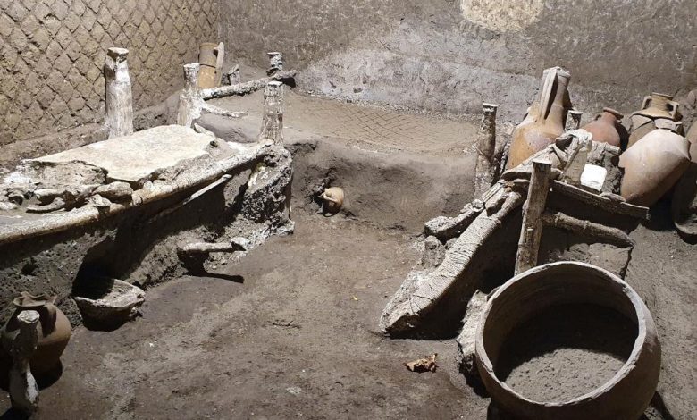 Archaeologists at Pompeii unearth 'slaves' room'
