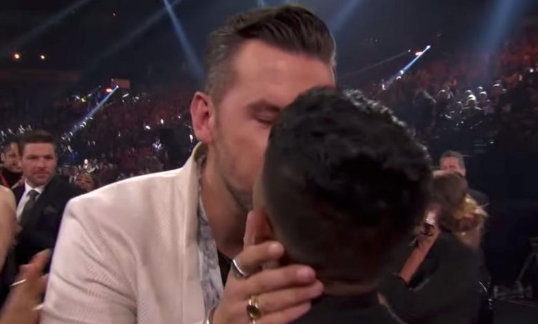 T.J. Osborne celebrates CMA Awards win kissing boyfriend: 'Love wins tonight'
