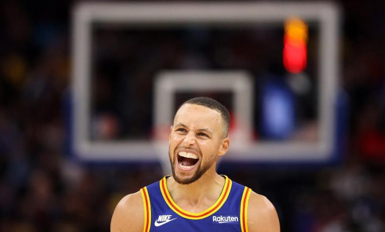 Steph Curry makes NBA history, passing Ray Allen for most three-pointers made