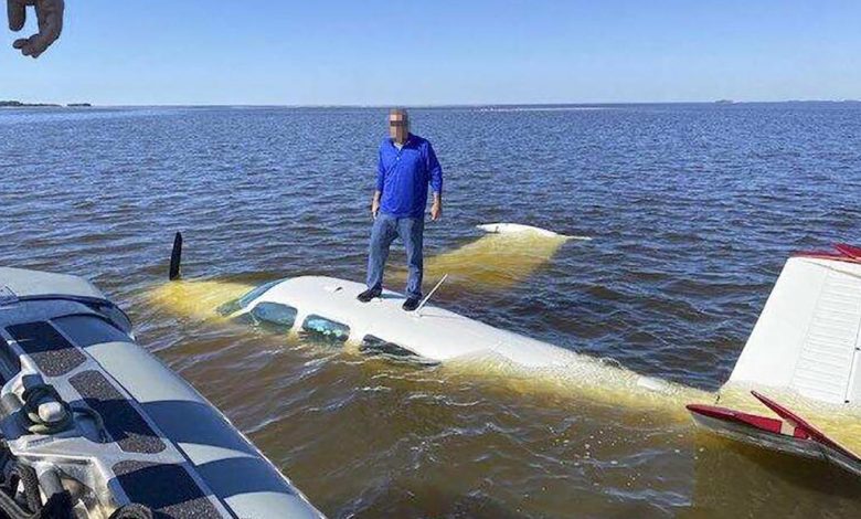 Florida: Federal agents rescue pilot found standing atop sinking plane