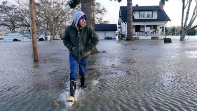 Flooding in Washington State alters hundreds and closes I-5