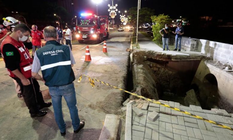 Sidewalk in Brazil collapses during parade, at least 30 people fall into river