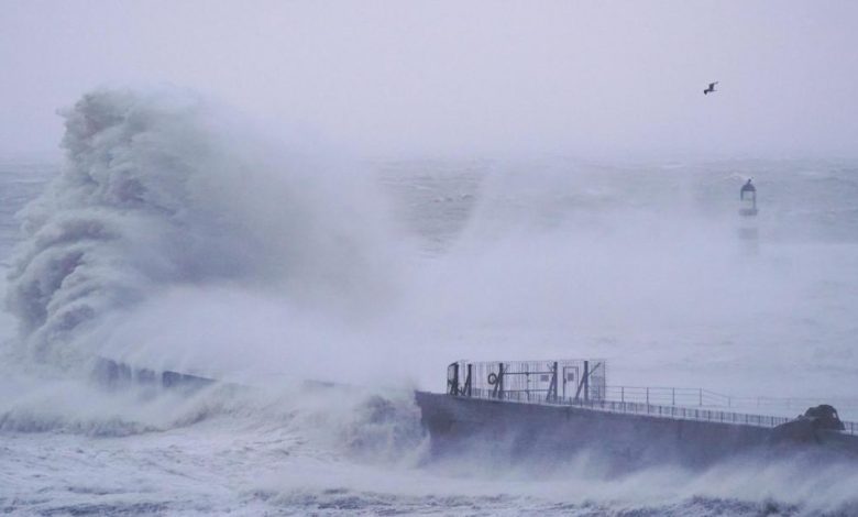 Storm Arwen: 2 dead as storm hits UK