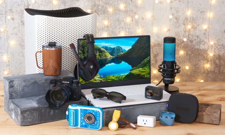 Main items for the Engadget 2021 Holiday Gift Guide.