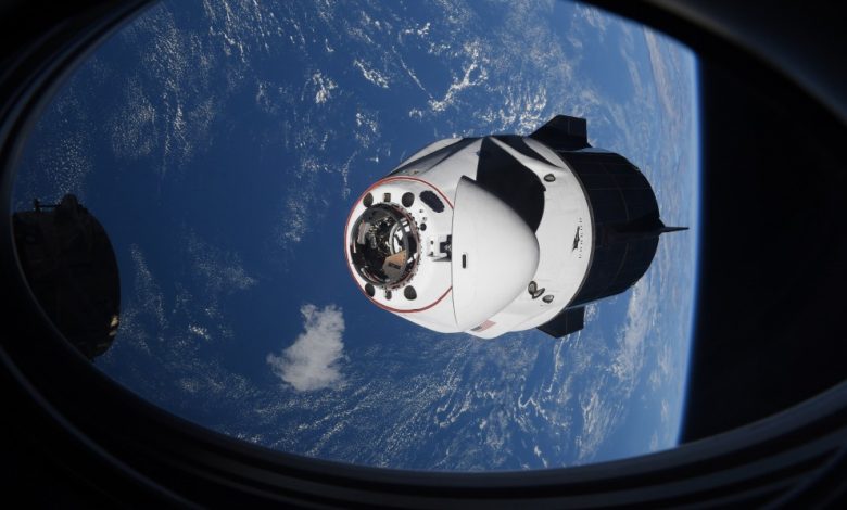 No toilet for returning SpaceX crew, stuck using diapers