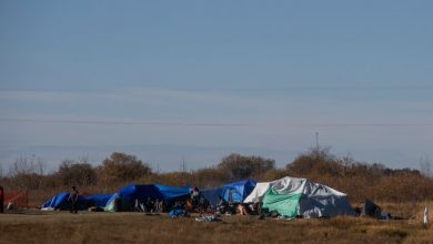 Wetaskiwin encampment to get temporary warming shelters amid demands for permanent housing - Edmonton