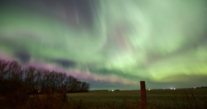 Another spectacular aurora borealis lights up the Alberta sky