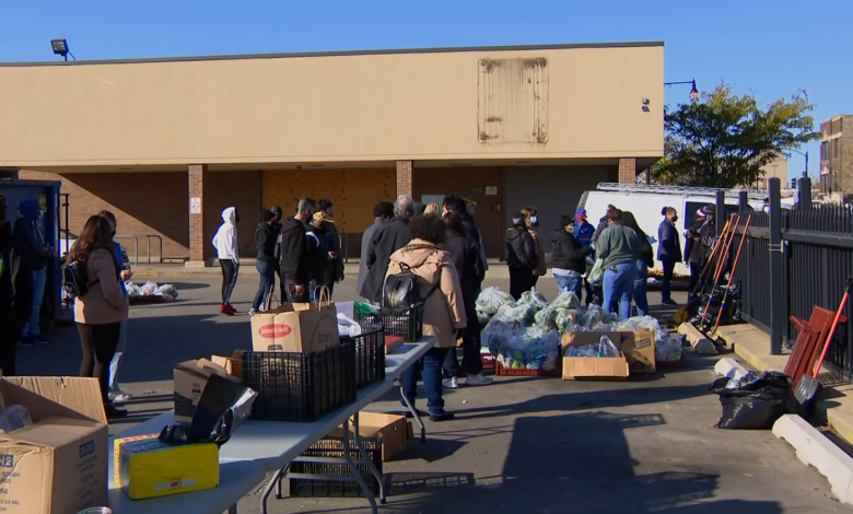 250 Boxes of Food Given To Garfield Park Residents Left In The Dust By Aldi’s Abrupt Exit – CBS Chicago