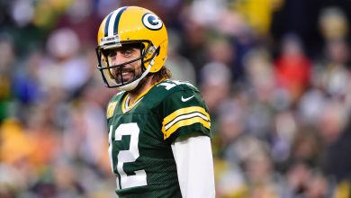 Packers' Aaron Rodgers changes Twitter profile picture to barefoot after 'COVID toes' speculation