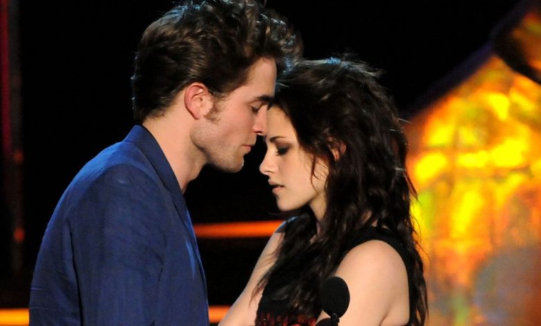 Kristen Stewart on Robert Pattinson and Their First 'Twilight' Encounter
