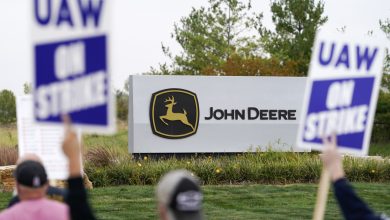 Deere & Co workers.  accept the latest contract offer and will end their strike: NPR