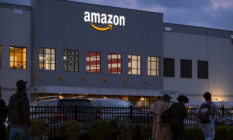 Amazon workers in New York withdraw petition to unionize : NPR