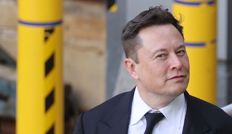Elon Musk polls Twitter about selling 10% of Tesla stock